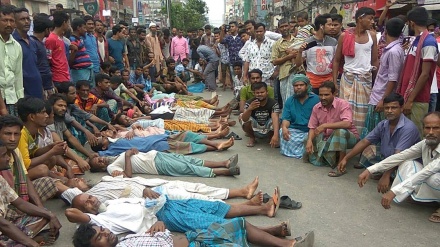 রিকশাচালকদের অবরোধে যান চলাচল বন্ধ: মেয়র বললেন 'দুঃখজনক'