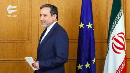 阿拉格齐向马克龙递交鲁哈尼的书面咨文