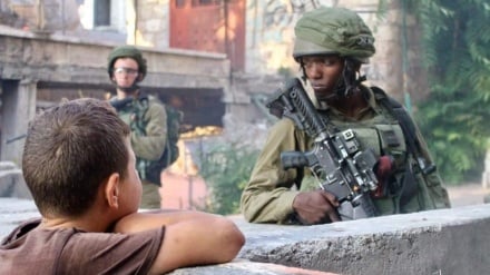 Pasukan Zionis Tembaki Demonstran Palestina