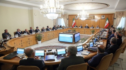 内阁通过关于外国投资者的在伊朗境内获得五年居留许可的条例