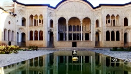 Perbaikan Bangunan Berusia Ratusan Tahun di Kashan