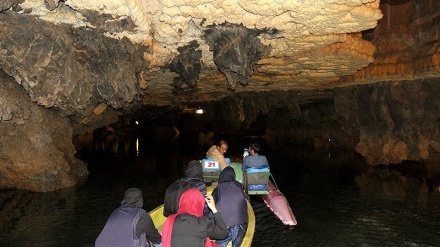 Berpetualang di Gua Air Terbesar Dunia