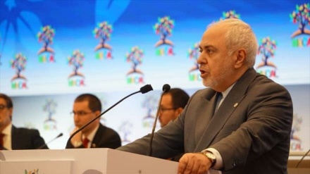 Zarif: l'avventurismo americano minaccia la pace e la stabilità nel mondo