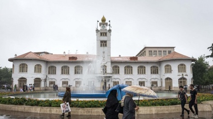 रश्त नगर में गर्मी के मौसम पर बारिश