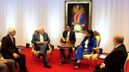 扎里夫与委内瑞拉副总统举行会谈