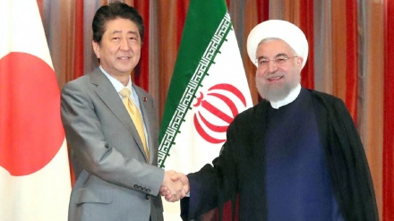 Abe Ingin Bertemu kembali dengan Rouhani