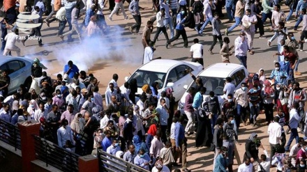 Sudan'da halk, darbecilere karşı ayaklandı, 7 gösterici hayatını kaybetti