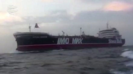 لحظه توقیف نفتکش انگلیسی توسط تکاوران دریایی سپاه پاسداران