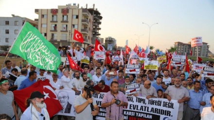 Se manifiestan en Turquía contra el golpe de Estado fallido estadounidense 