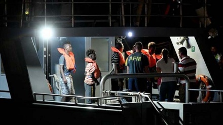 Up to 150 refugees feared drowned in shipwreck off Libya
