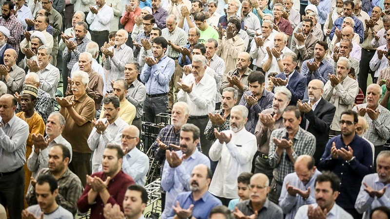 イスラムの祝祭・犠牲祭の集団礼拝