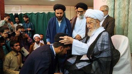 Pemakaian Serban untuk Pelajar Agama di Qom (1)