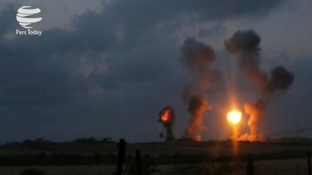 Siyonist İsrail'e ait savaş uçakları Gazze'yi vurdu