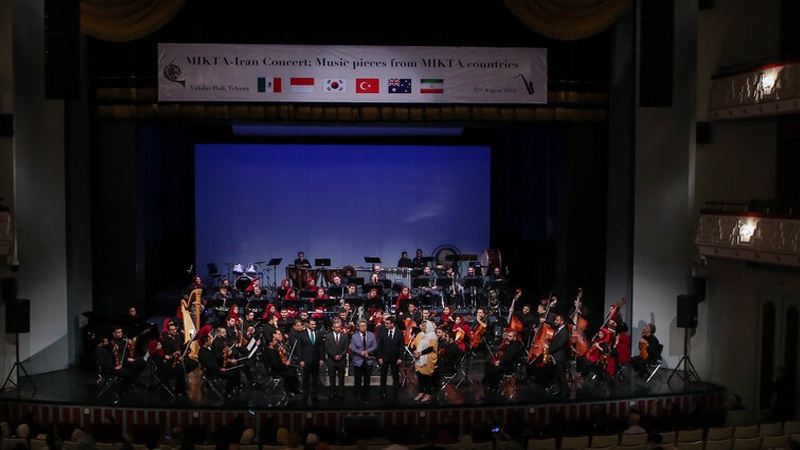 Konser MIKTA-Iran di Vahdat Hall.