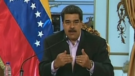 Venezuela, Maduro attacca Trump: “Fa a noi quello che Hitler fece con gli ebrei”