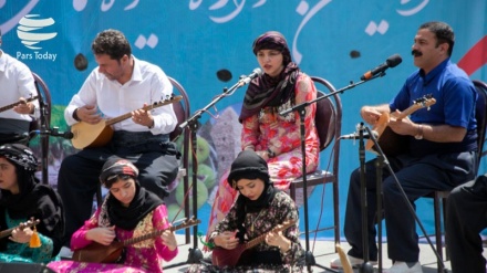 Festival Buah Surga di Iran Barat