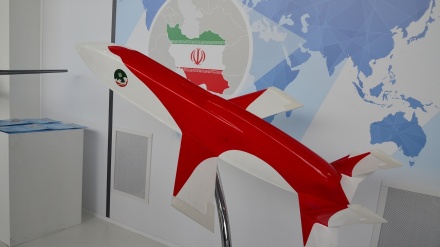 Irani prezanton dronin Mobin në MAKS 2019