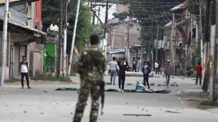 Kashmir: scontri manifestanti-polizia