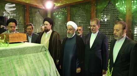 Руҳоний: Эрон халқи бегоналарнинг фитналари қаршисида куч -қудрат ва муқовимат билан тура олади