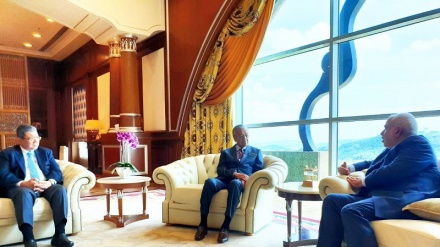 Waziri wa Mashauri ya Kigeni wa Iran akutana na Waziri Mkuu wa Malaysia 