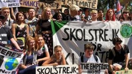 Clima: oltre 2500 manifestanti a Losanna
