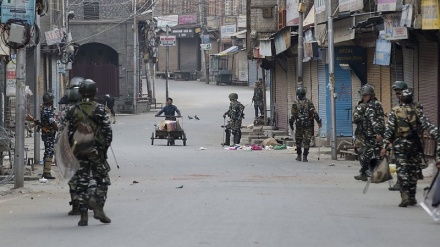 Kashmir isolato per il quarto giorno