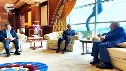 ज़रीफ़ का मलेशिया का दौरा, महातीर मुहम्मद से अहम वार्ता