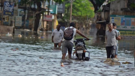 インド各地で洪水、５０人に上る死亡・行方不明者
