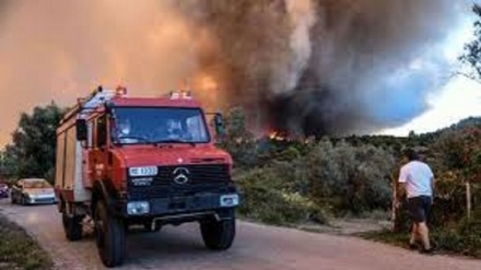 Grecia: incendi a Samos, turisti evacuati