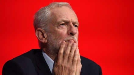 英国工党领袖对约翰逊进行政变
