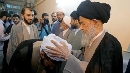 Pemakaian Serban untuk Pelajar Agama di Qom (2)