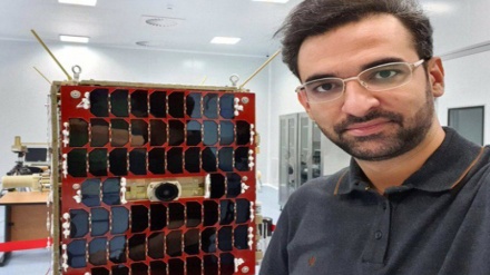 Respon Jahromi atas Klaim Trump: Kondisi Satelit Nahid-1 Baik-baik Saja