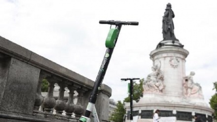 Francia, scatta la guerra ai monopattini