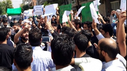 在テヘラン・インド大使館前で、学生らが抗議集会　（動画）