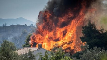 Grecia, ancora in fiamme isola di Evia