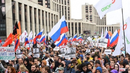 2万人在莫斯科市中心举行的抗议活动