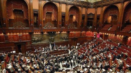 Italia, salario minimo, sì della Camera alla sospensiva. Pd: la maggioranza fugge