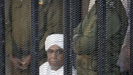 Sudan, Omar al Bashir compare davanti al tribunale