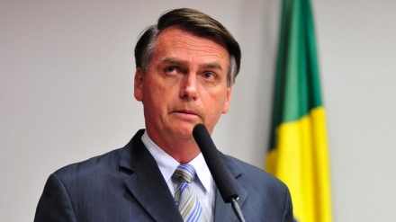 Bolsonaro joins protesters as Brazil political scandal heats up amid pandemic