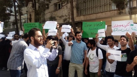 Studentët iranianë protestojnë kundër vrasjes së popullit në Kashmir