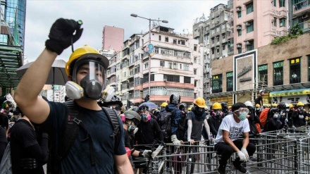 Hong Kong: riprendono scontri voli dopo il blocco dellʼaeroporto