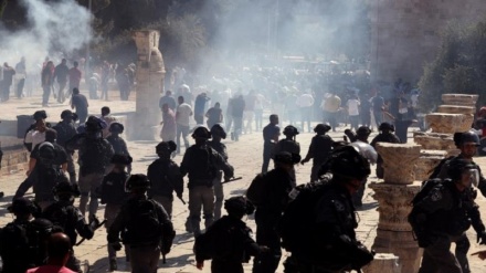 Walowezi wa Kiyahudi wavamia Msikiti wa al Aqsa mara tatu siku ya Idi, wajeruhi makumi ya Waislamu