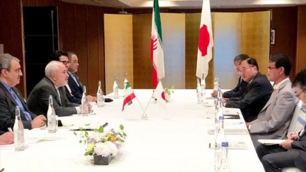 دیدار وزیر امور خارجه  ایران   با همتایی ژاپنی خود در خصوص تحولات منطقه و جهان 