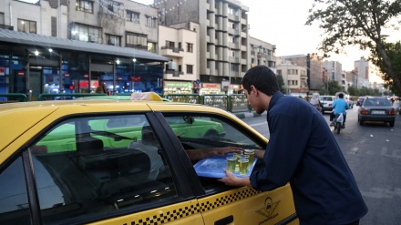 Rayakan Idul Ghadir, Masyarakat Tehran Bagikan Sirup