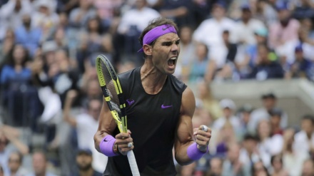 Nadal se impone a Medvédev y hace historia en EEUU