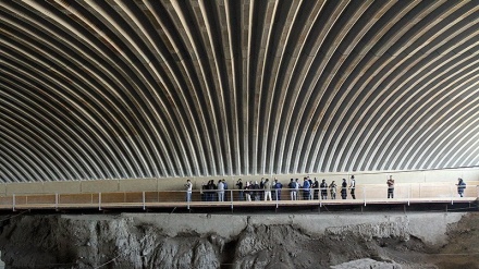 Wisatawan Jalur Sutra Kunjungi Bukit Kuno Hegmataneh 