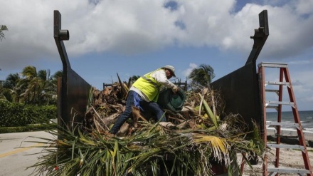 Arriva l'uragano Dorian, italiani via dalle Bahamas e allerta in Florida