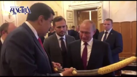 Мадуро Путинга 198 йиллик қилич совға қилди (видео)
