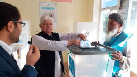 アフガン大統領選挙、全投票所の７５％で投票