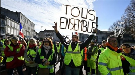 France: les Gilets jaunes ne lâchent rien